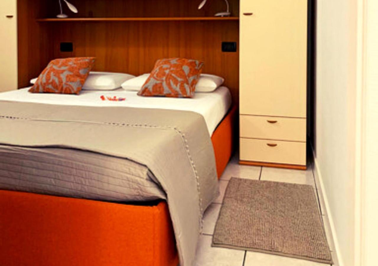 Gardalakeapartment a Sirmione Bagian luar foto